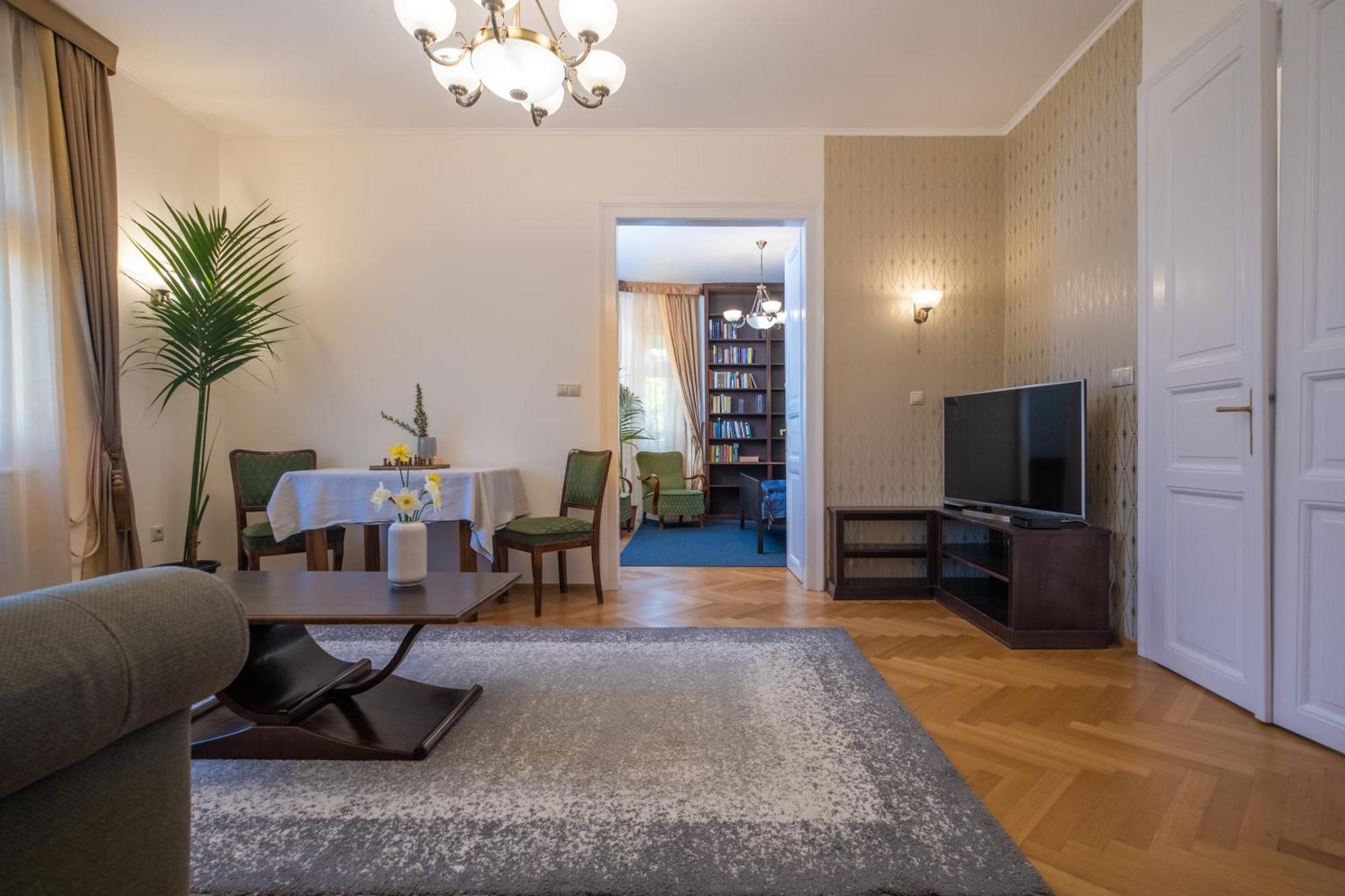 Giovanni'S Airport House Budapest Esterno foto